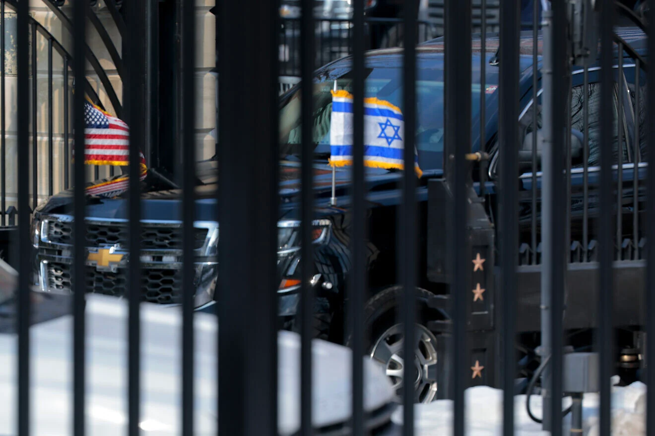 Почему Трамп ведёт переговоры с Ираном?