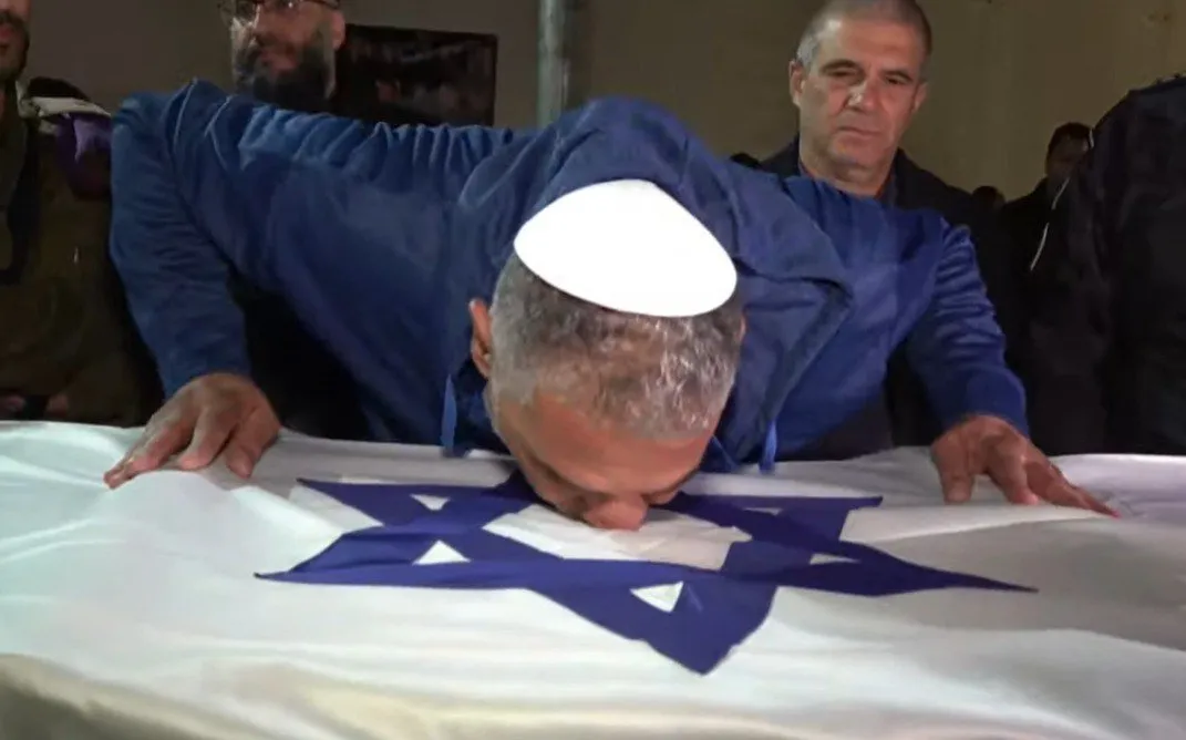 От жёлтого к синему и белому